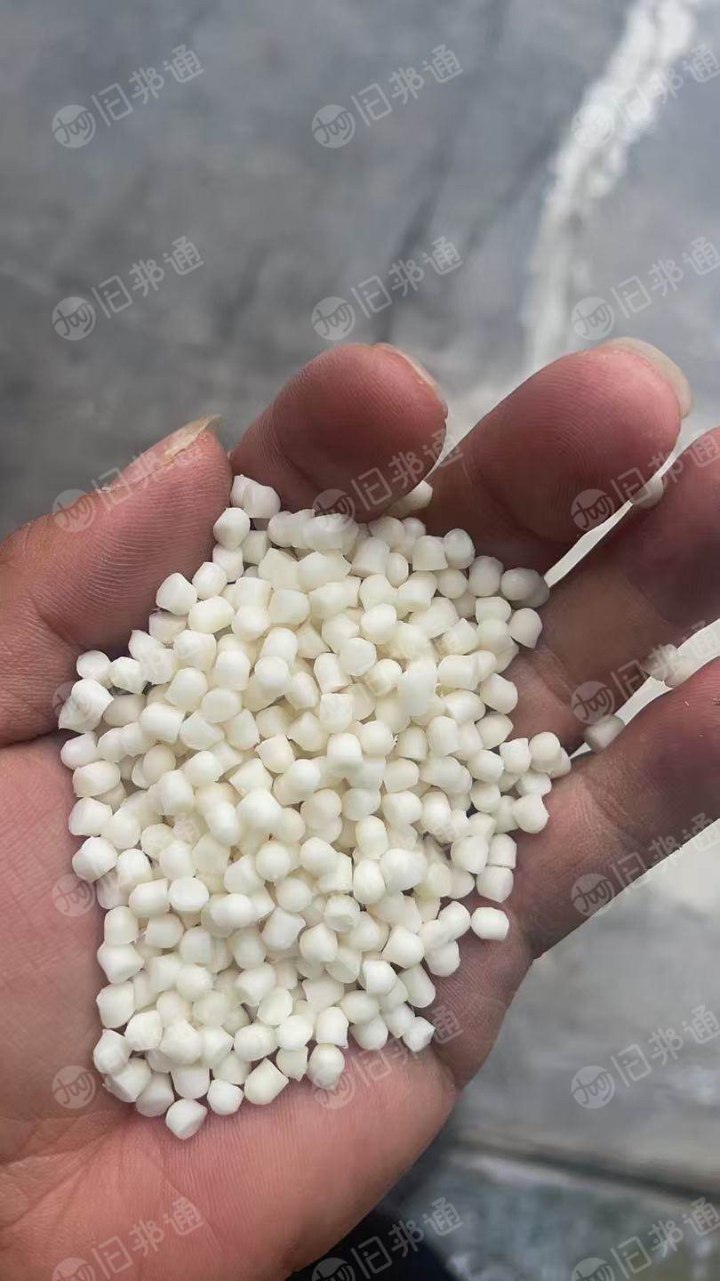 长期出售PVC新料颗粒和回料黑色颗粒,PVC透明颗粒等都有