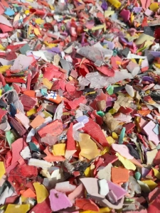 长期出售沉底红蓝丙破碎料