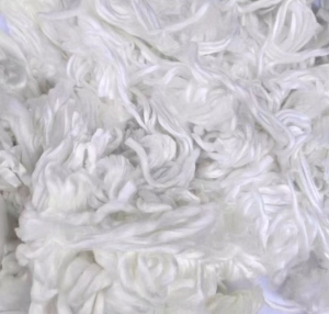 出售涤纶废丝，涤纶长丝，涤纶干丝，可开花也可以造粒，货在山东聊城