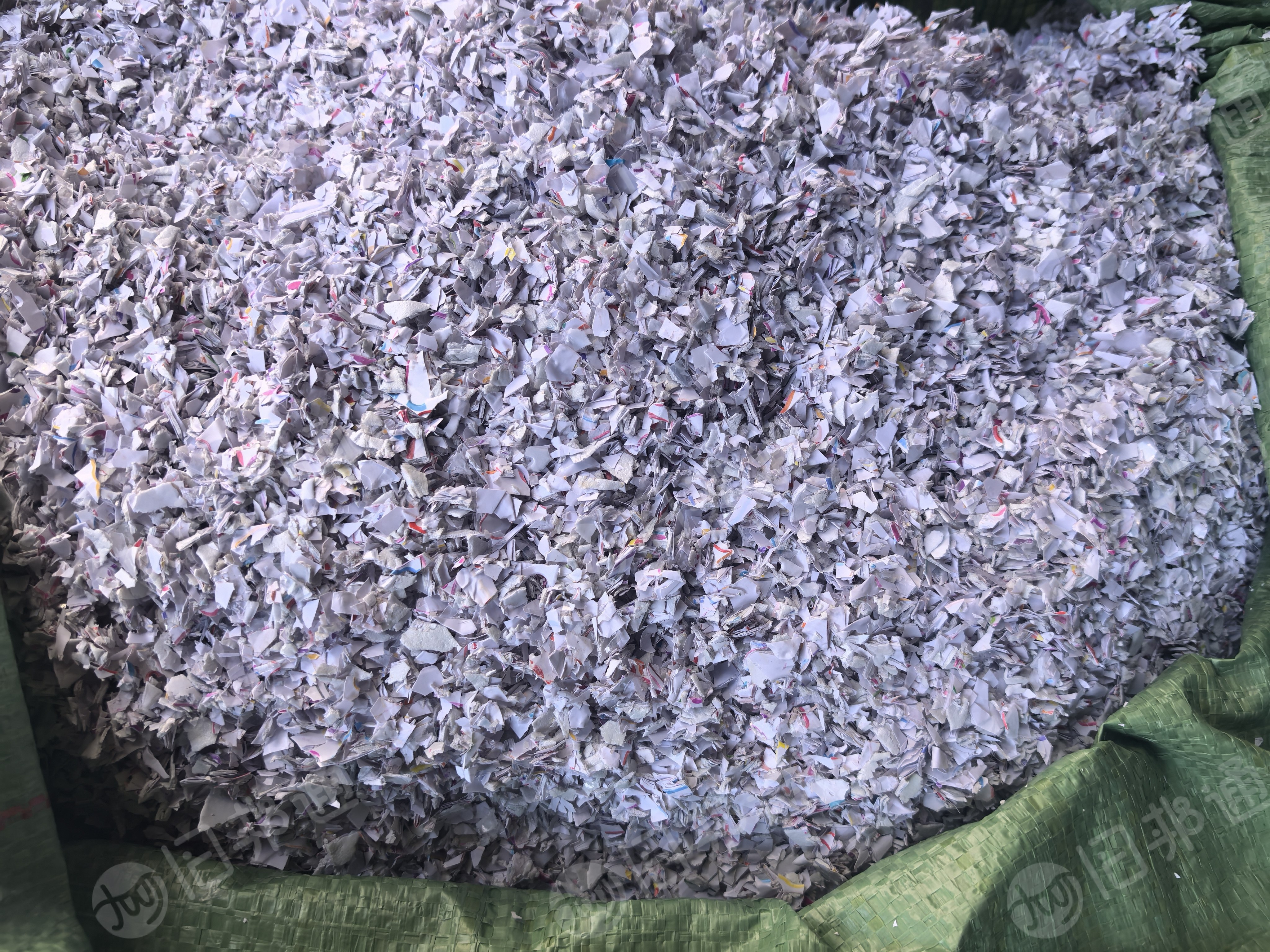 浙江温州厂出售PVC中性偏软墙纸粉碎料，月供100多吨