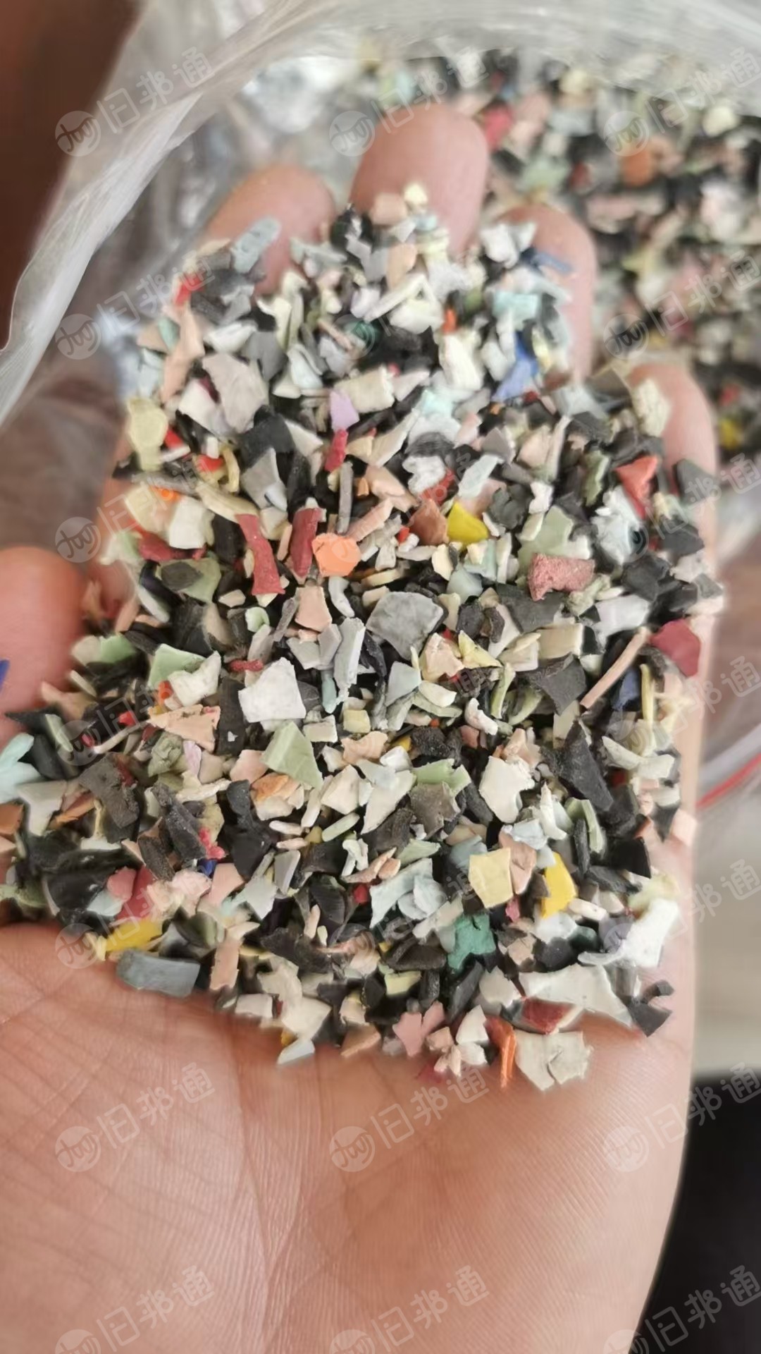 长期出售PVC箱包边条，箱包条破碎料，现货32吨