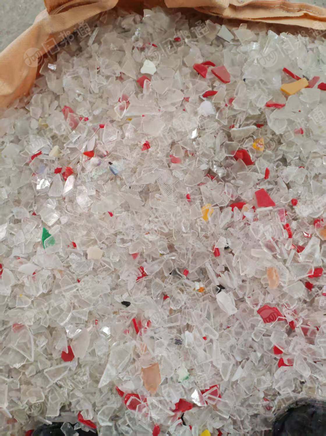 出售杂色亚克力破碎料,干粉的,长期有货