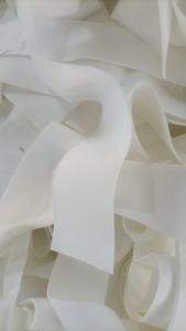 长期出售白色PE边角料，PE无纺布边角料，现货有十几吨，货在安徽阜阳