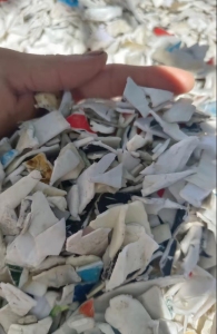 长期出售白色涂料桶破碎料