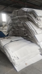 长期出售全漂白色pe钢卷皮废料，现货10吨左右