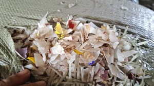 出售花乙破碎料、白乙破碎料，月供200吨，有清洗没有过色选