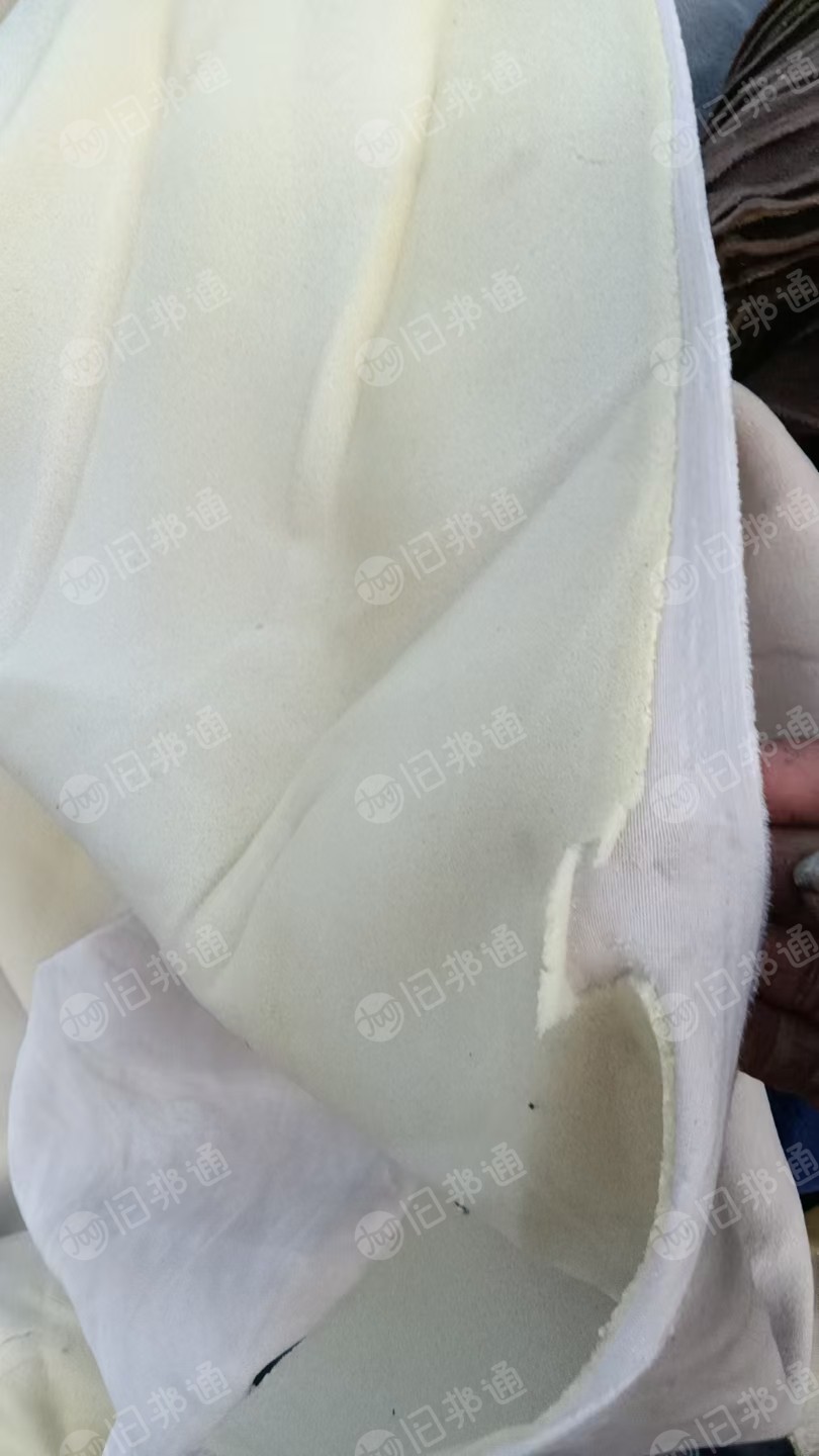 出售珊瑚绒,毛巾布,拉毛复一层海棉布,各种杂卷布,现货有2吨左右,货在江苏扬州