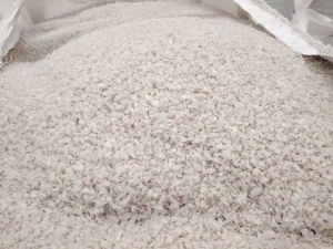 长期出售各种热洗PE破碎料，热洗花乙破碎料，热洗蓝桶破碎料，热洗白乙破碎料