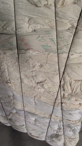 长期出售涤棉废布，织布厂下来的，白胚布大块布，含棉量60左右，现货20吨，厂在江苏南通