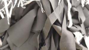 长期大量出售锦氨废布，客户不清楚含量，每个月100吨货，厂在河北石家庄