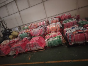 出售PE花膜废料，可口可乐公司生产的标签下来的，月供15吨左右