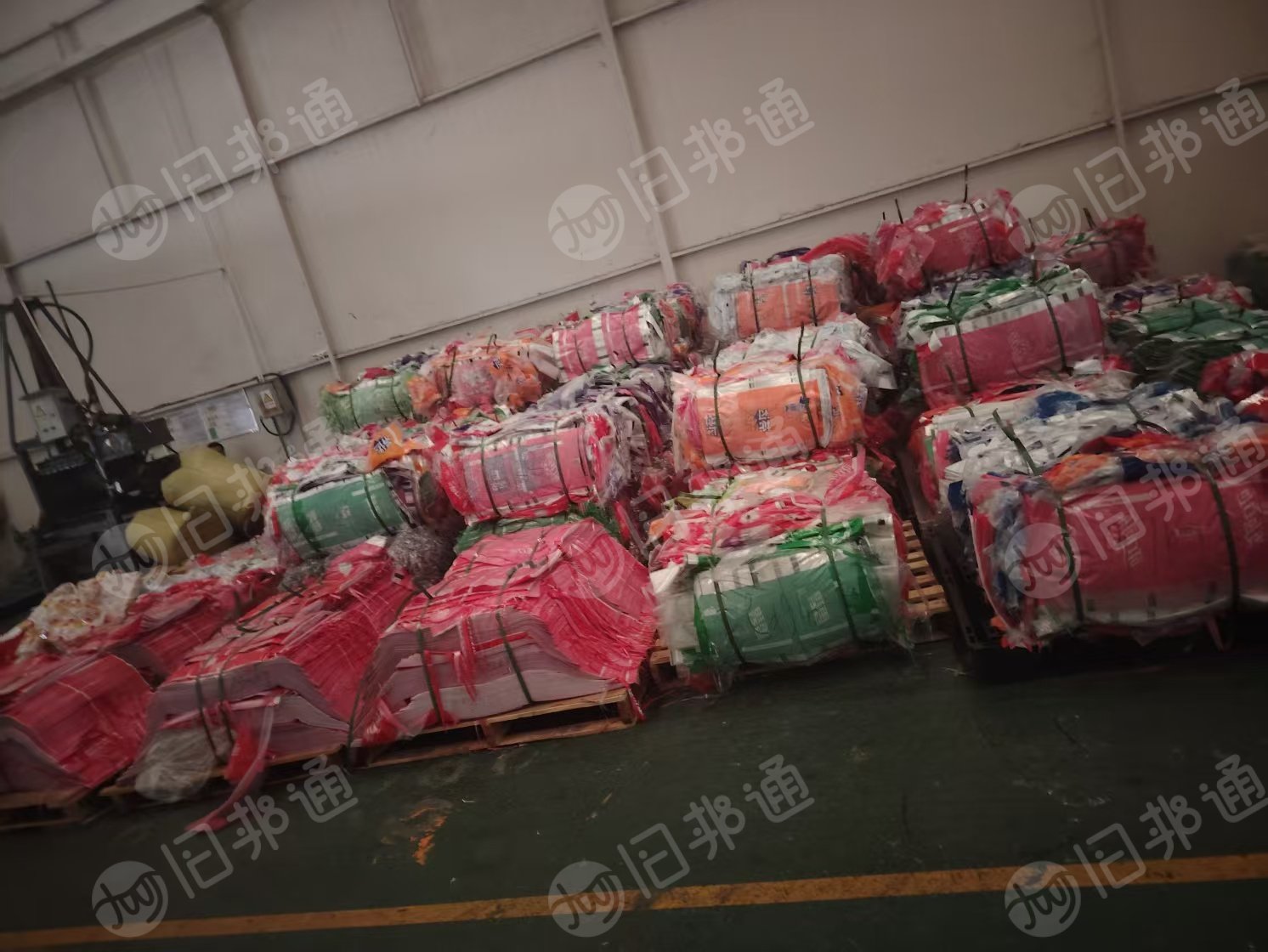出售PE花膜废料，可口可乐公司生产的标签下来的，月供15吨左右