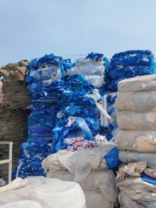 出售比亚迪含胶蓝膜，现货26吨