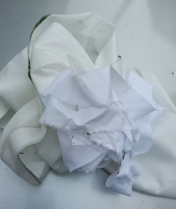 长期出售服装厂下脚料，涤纶废布，涤纶造粒布，货在江西宜春