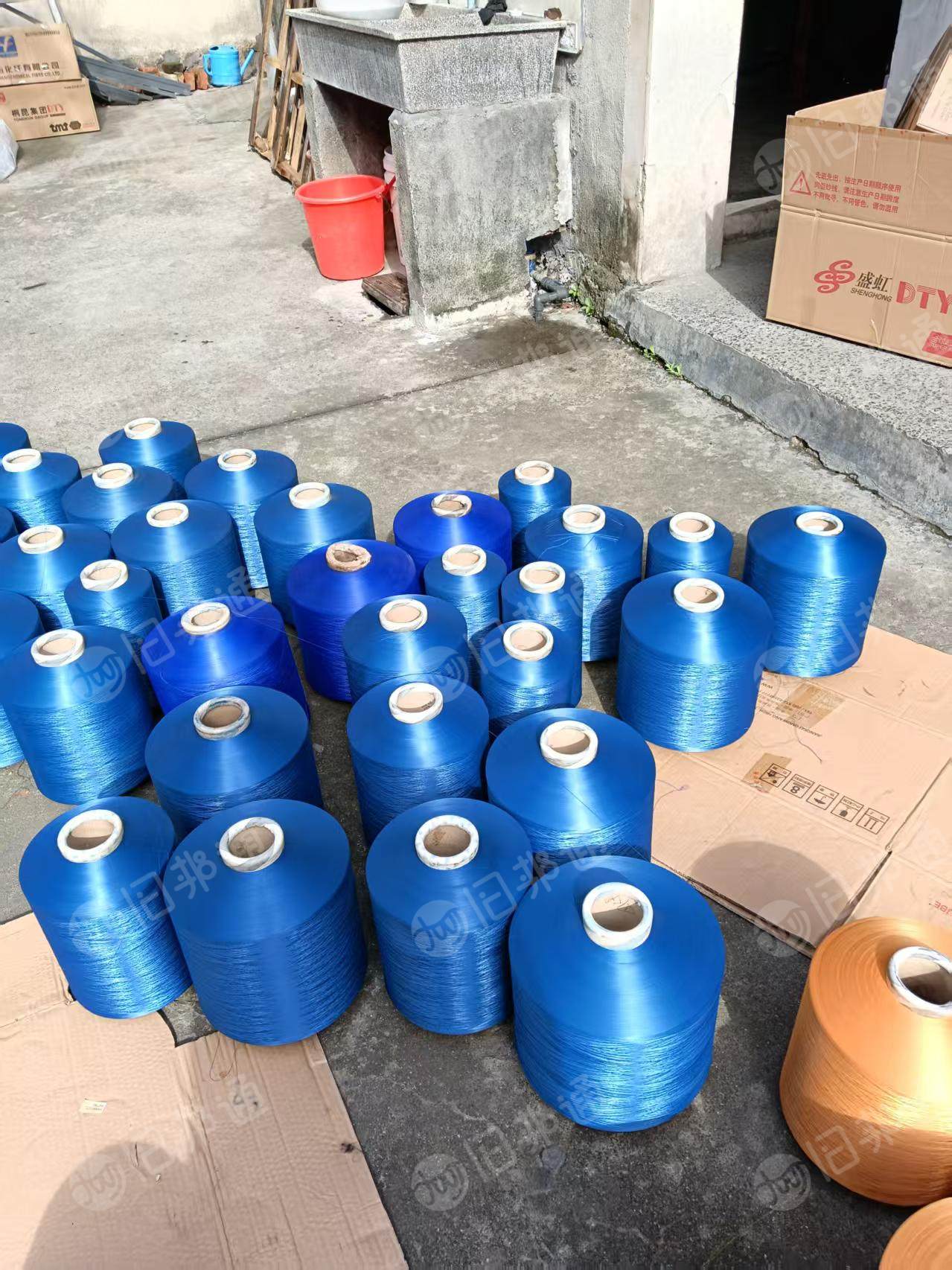 现货处理一批涤纶DTY,75D颜色丝,宝蓝黄墨绿黑色都有,现货5吨左右,货在浙江绍兴