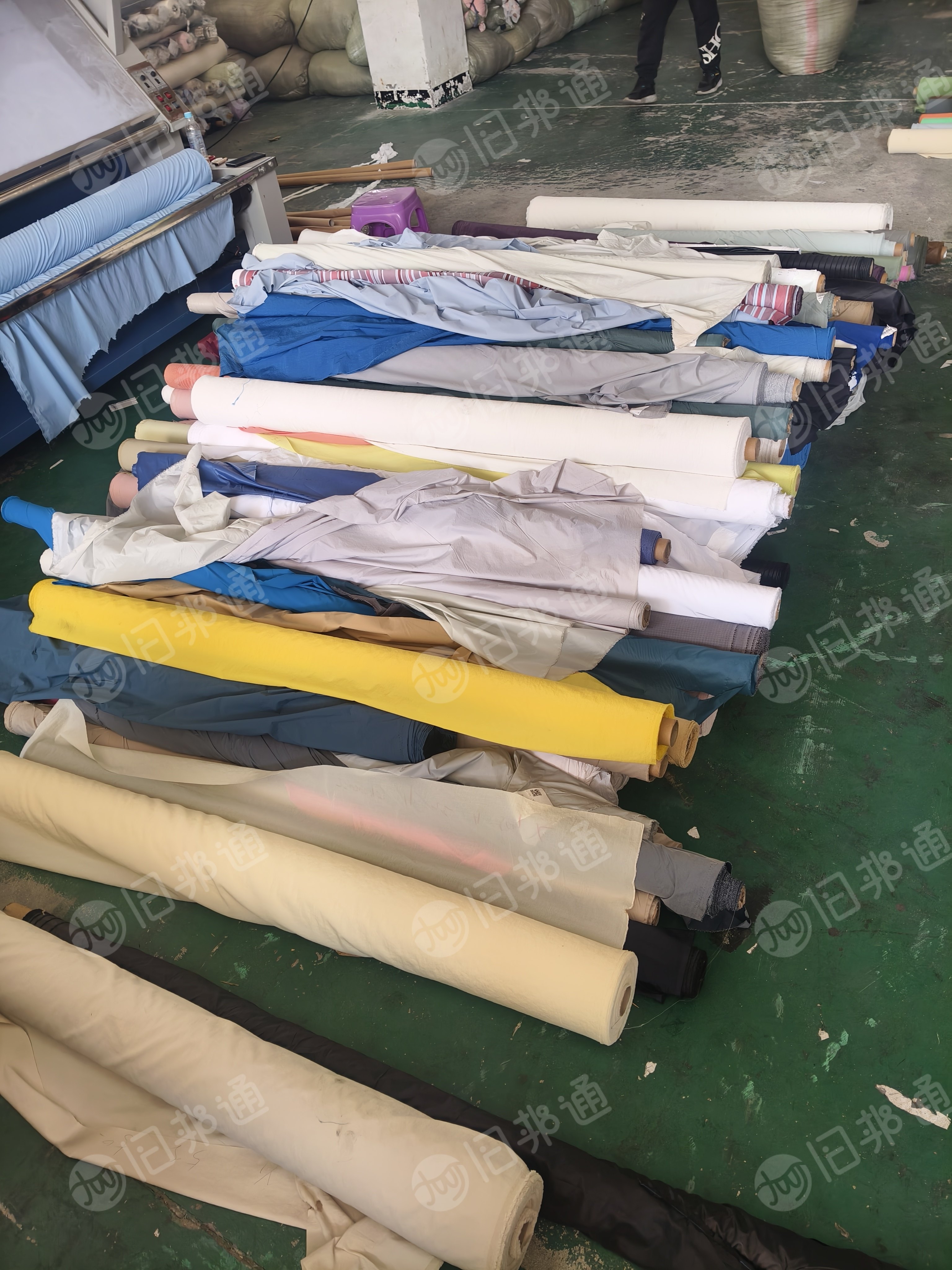 长期出售纯尼龙库存布退出来的大块布,品种比较杂,所以退出来卖,现货20吨,厂在福建泉州