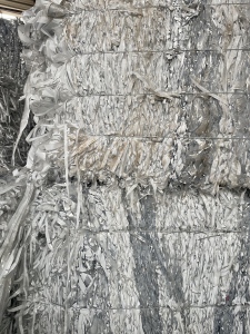 求购PE乳白牙膏皮边条（含铝低的），造粒用，月需量大