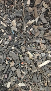 长期出售报废厂下来的橡胶燃烧料，热值不低于5000，现货够13米