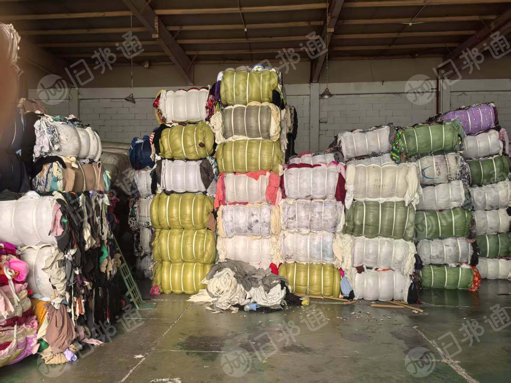 长期大量出售涤纶氨纶废布，现货10多货。什么颜色都有，厂在浙江绍兴