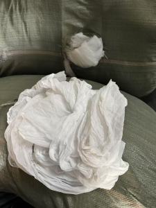 长期大量出售涤纶废布白色的浅色的黑色的都有，白色现货20吨，杂色10多吨，厂在福建福州