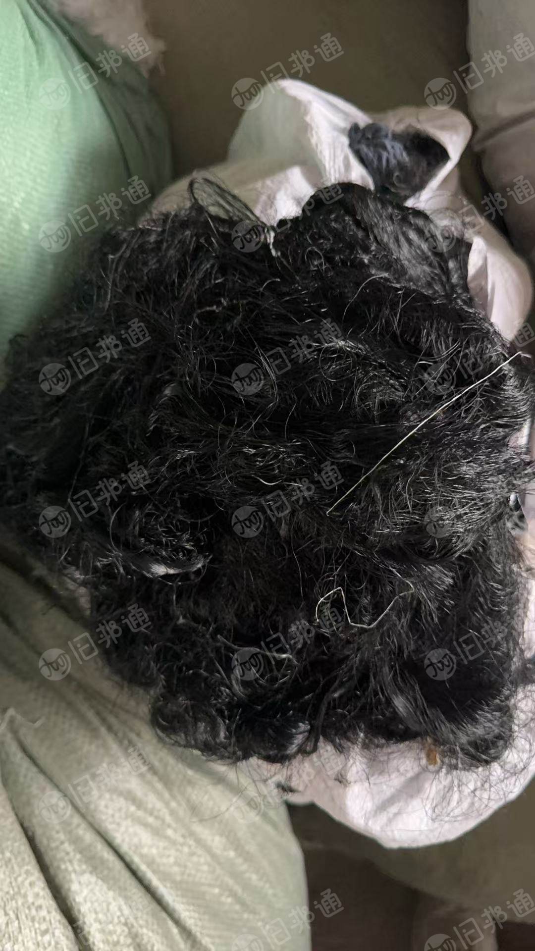 长期出售涤纶废丝，干丝白色的和黑色的。白色200吨，黑色50吨，厂在福建福州