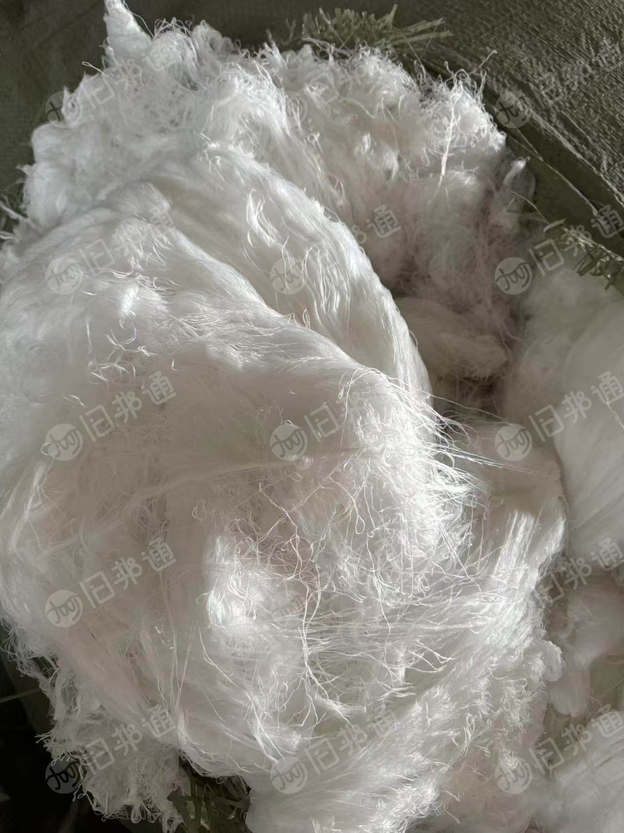 长期出售涤纶废丝，干丝白色的和黑色的。白色200吨，黑色50吨，厂在福建福州