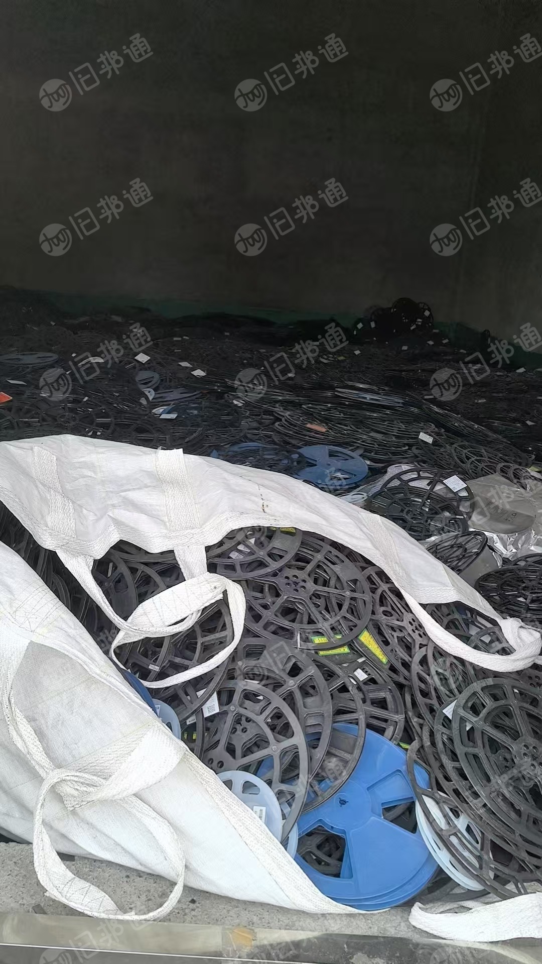 长期出售合金电子盘废料，电子载带废料