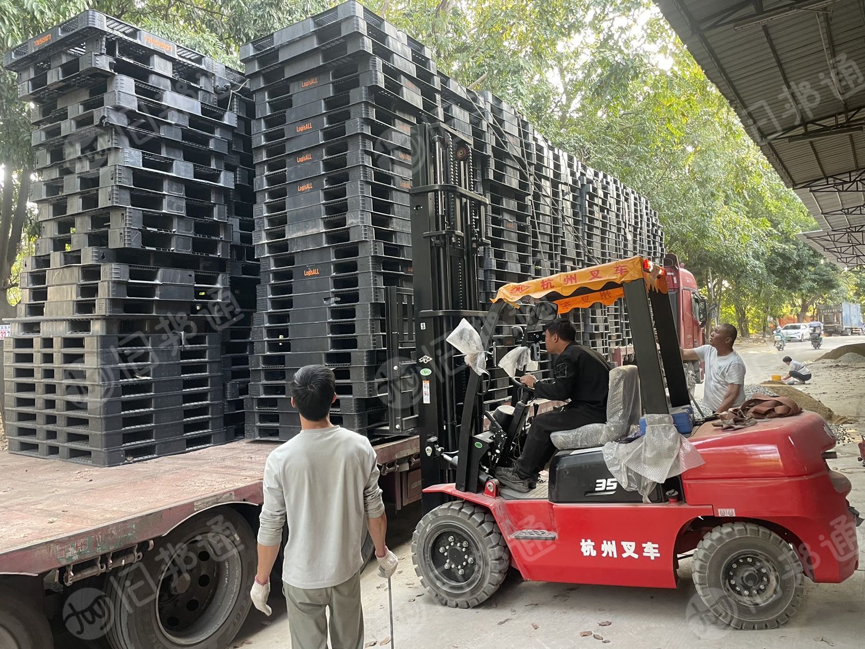 出售黑色pp托盘破碎料，长期供应月产500吨