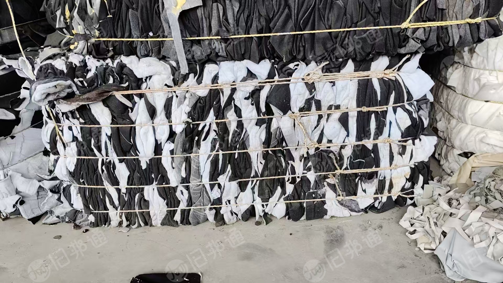 长期出售汽车厂下来的涤纶汽车内饰料，涤纶无纺布，现货有百来吨，货在湖北十堰