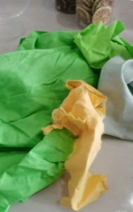 长期出售服装厂下脚料,纯棉废布,棉布,月供10吨左右