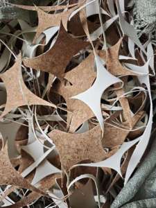 免费送鞋材废料，黑料，燃烧料，每月最少4.2米一车