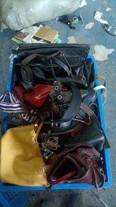 长期出售旧衣服黑料，下脚料，燃烧料，月供30吨，货在福建厦门