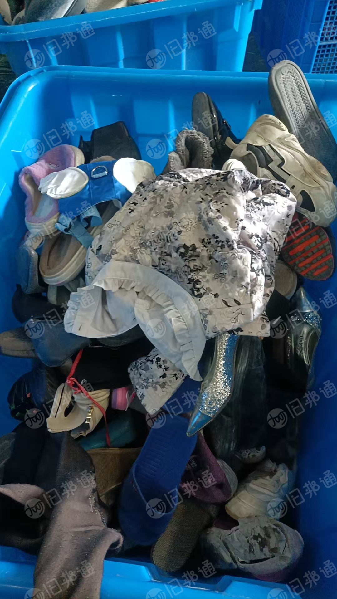长期出售旧衣服黑料，下脚料，燃烧料，月供30吨，货在福建厦门