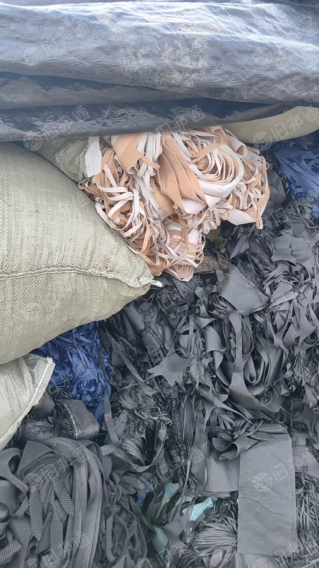 长期出售涤纶废布,箱包厂下来的,有些带一点轻浆,现货十来吨,货在广西玉林
