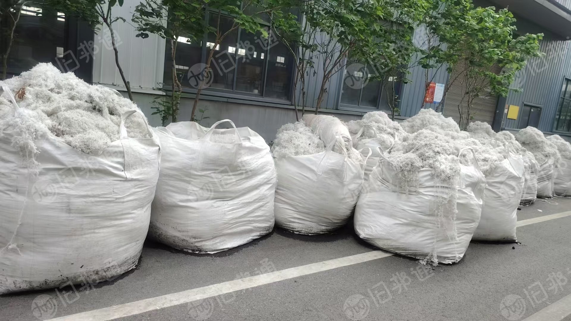 工厂长期出售锦纶废丝和涤纶废丝,现货10吨左右,厂在河南信阳