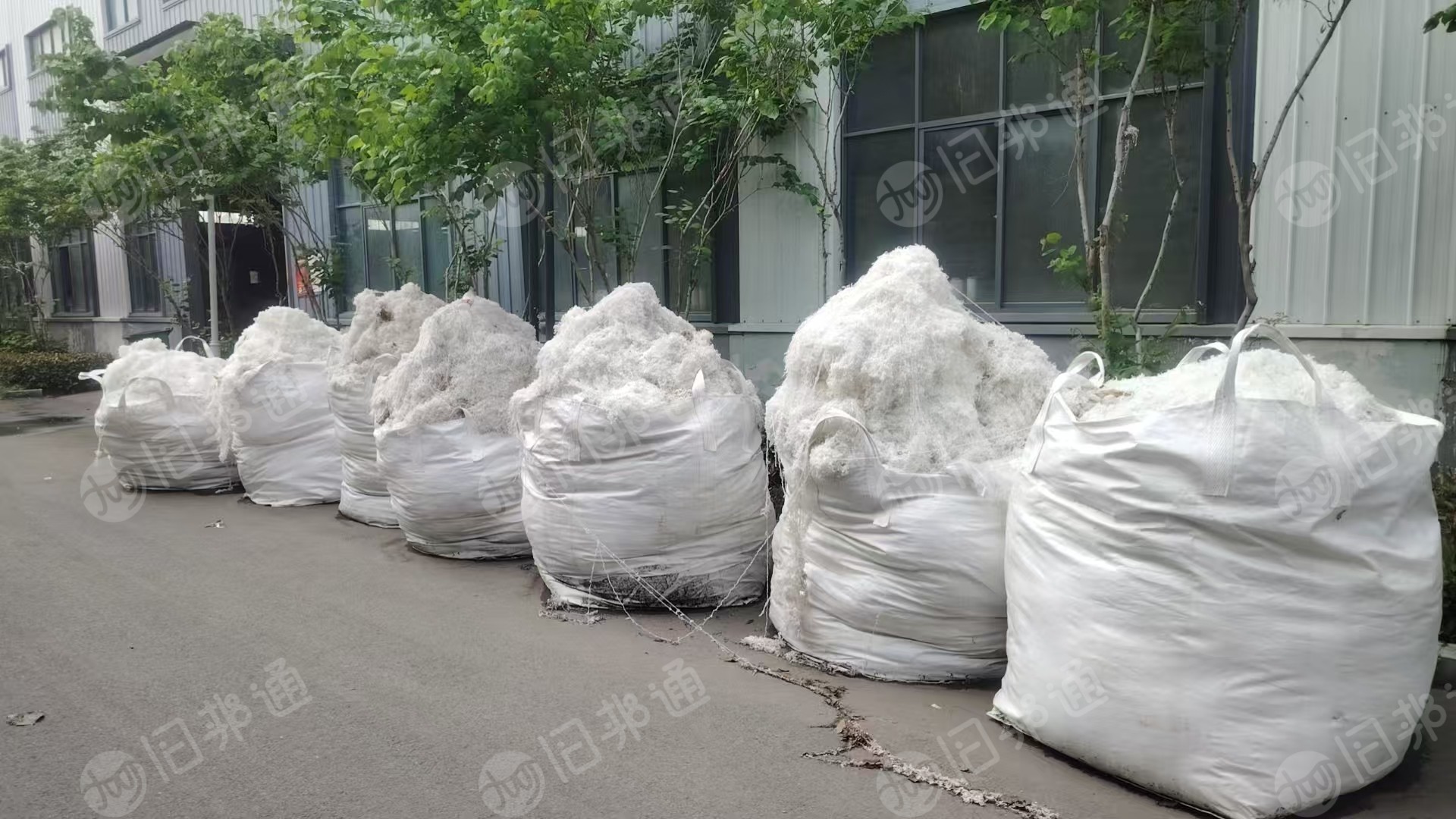 工厂长期出售锦纶废丝和涤纶废丝,现货10吨左右,厂在河南信阳