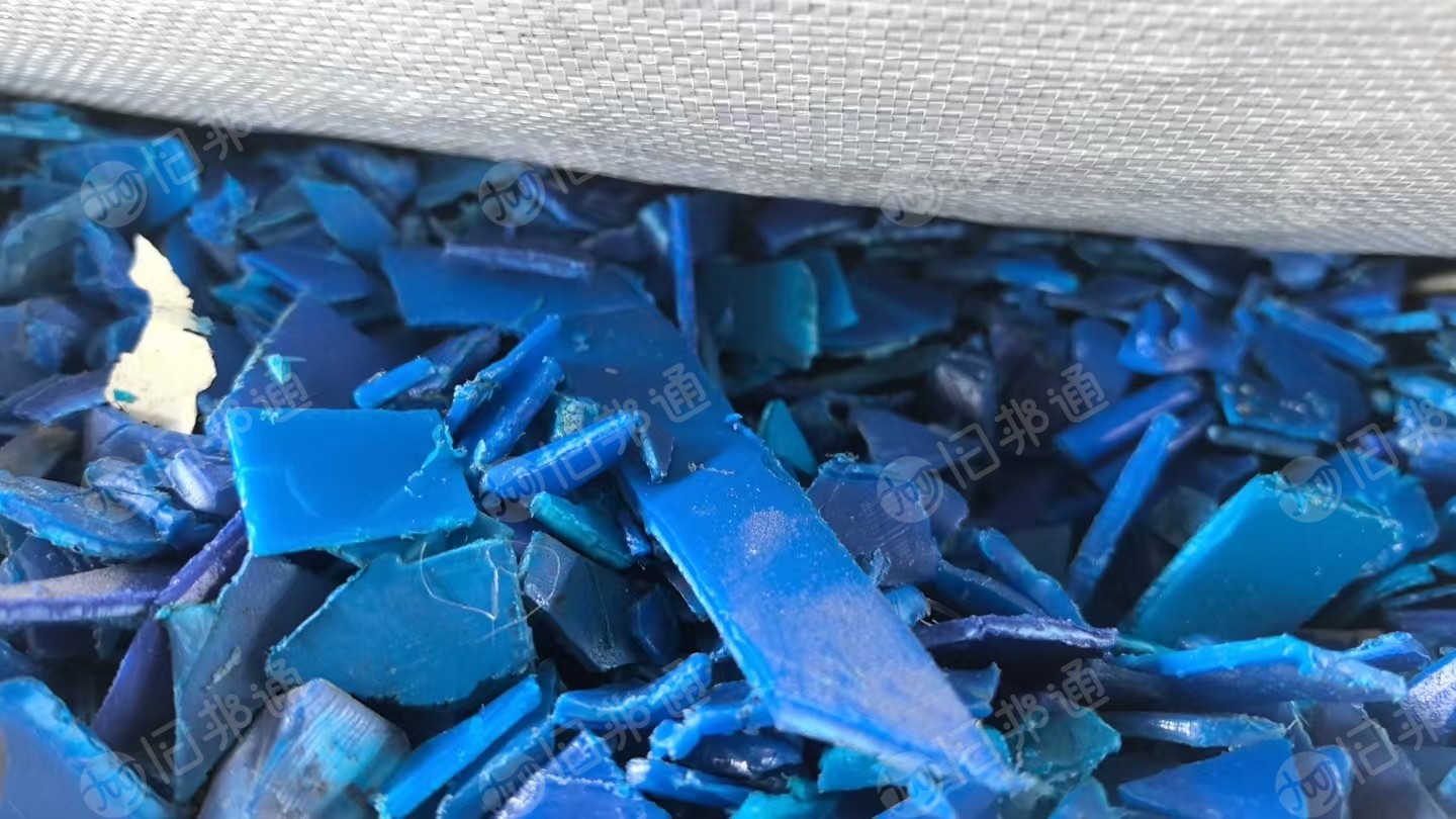 出售水粉小蓝桶破碎料，现货10吨