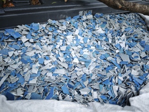 长期出售pe钢卷皮破碎料，漂的，过水甩干