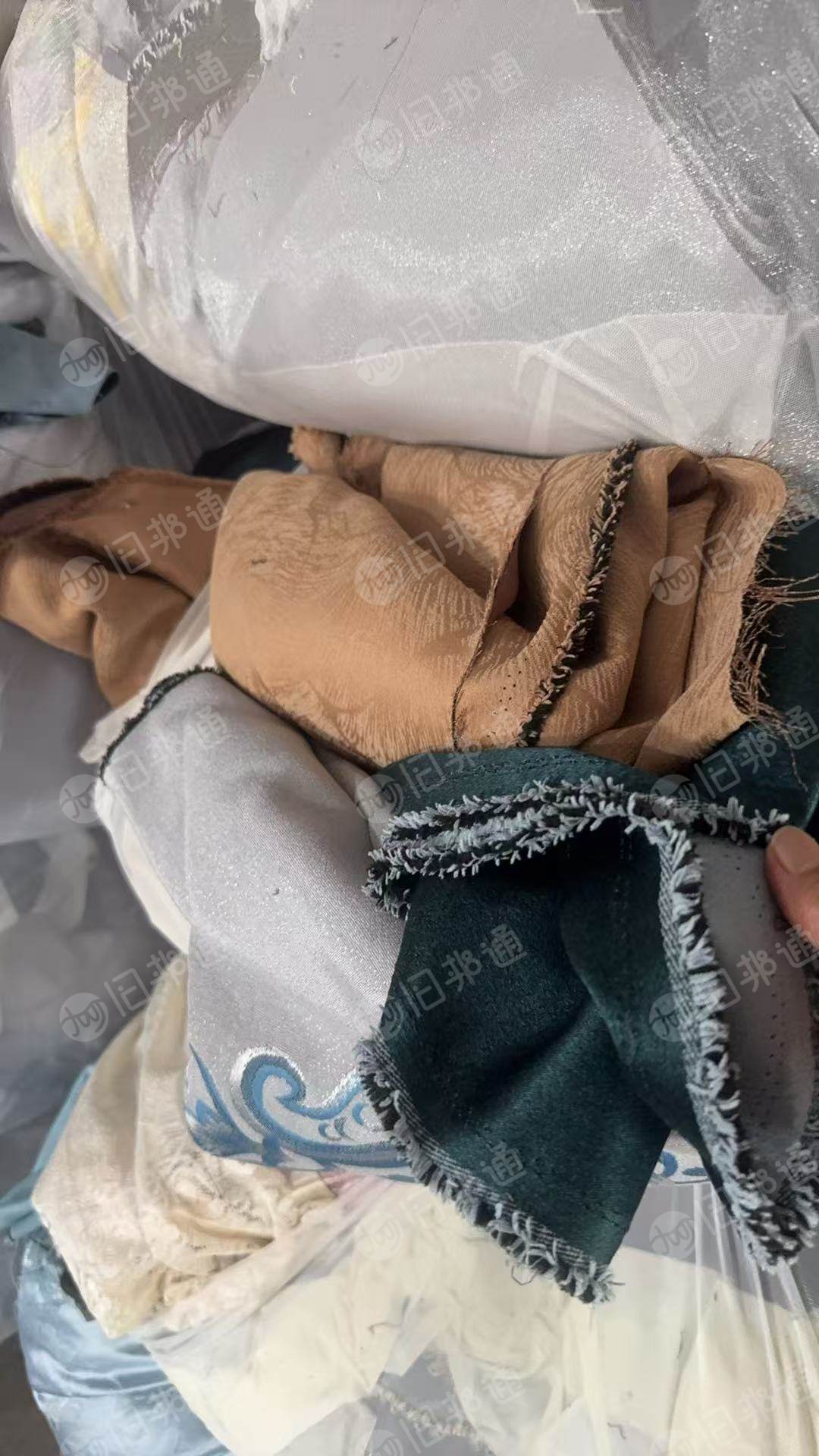 长期出售窗帘废布，涤纶废布，现货二十多吨