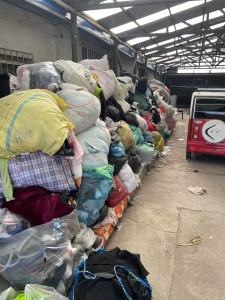 长期出售旧衣服黑料，鞋子，现货十几吨