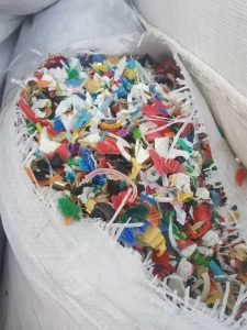 长期出售瓶盖破碎料