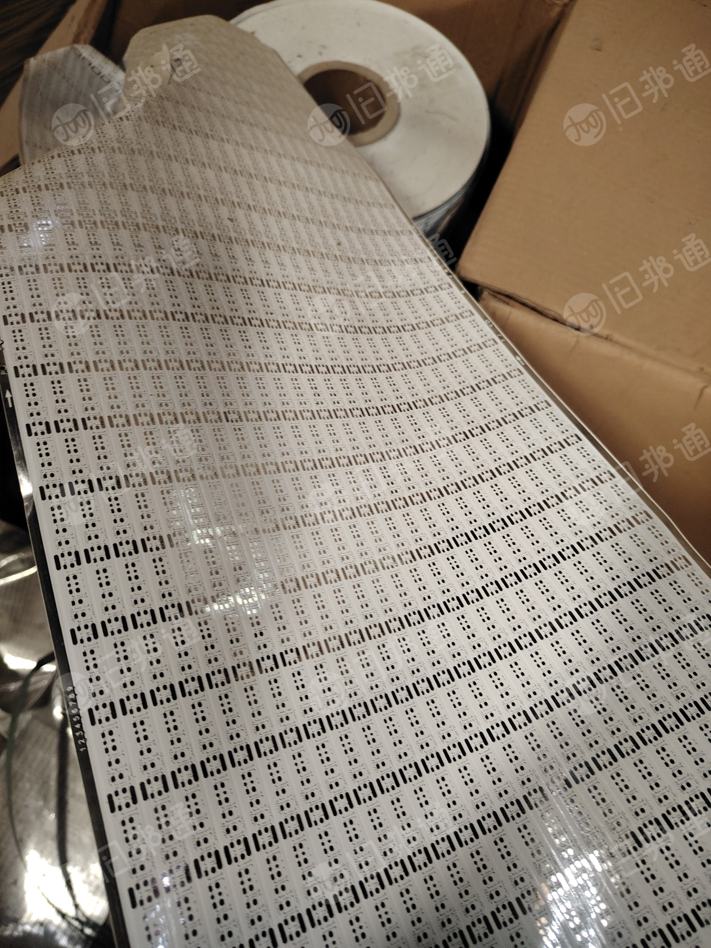 出售做灯带的卷筒铝箔复合料，一层铝箔一层塑料膜，库存次品