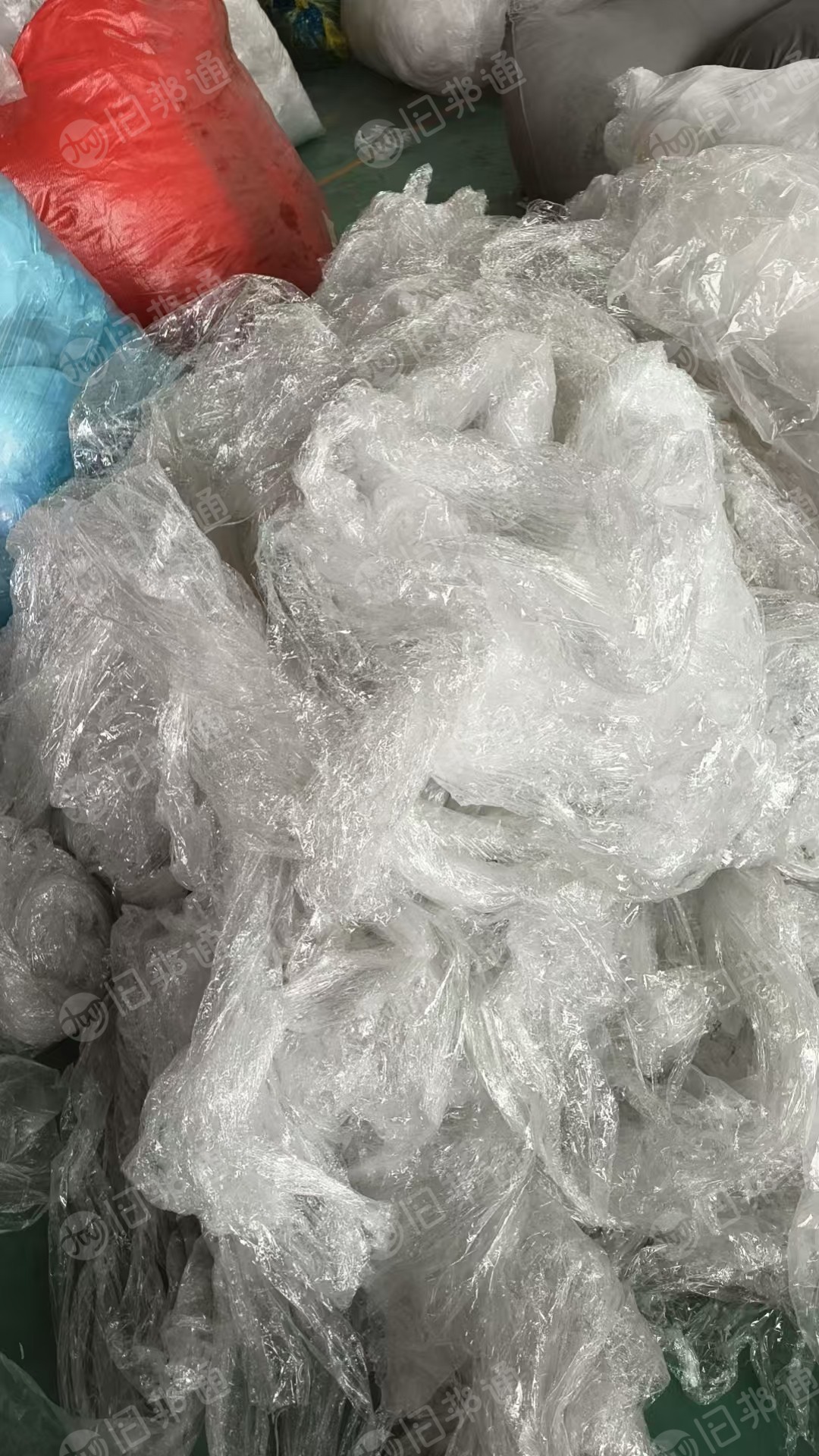 出售高压膜废料，保鲜膜废料，打包机有点生锈，说可以干造，二级料也有，现货10吨左右