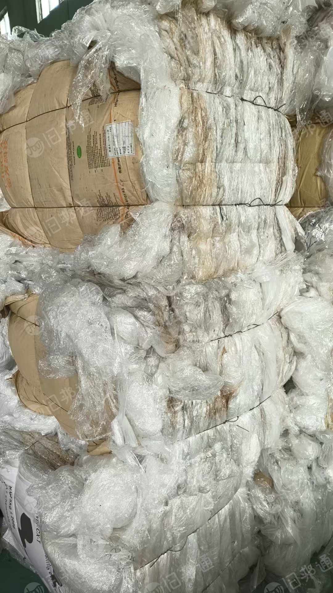 出售高压膜废料，保鲜膜废料，打包机有点生锈，说可以干造，二级料也有，现货10吨左右