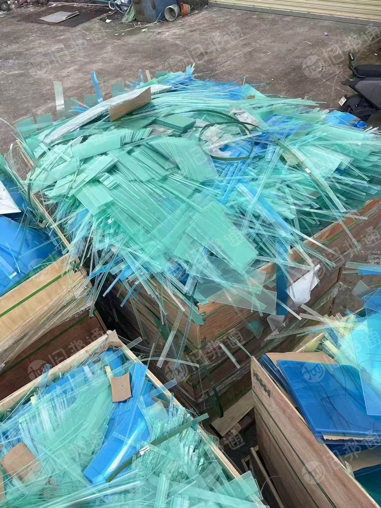 出售PC片材废料，覆PE膜，现货十几吨
