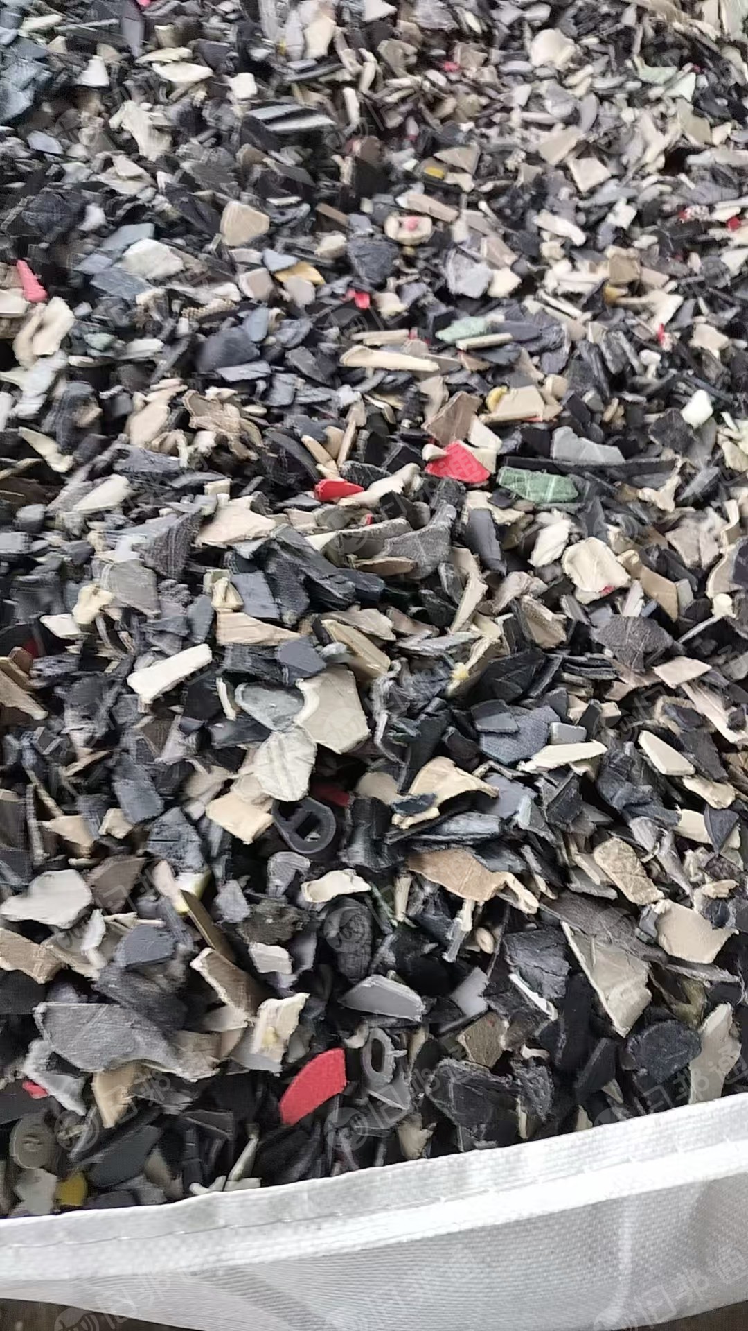 出售PP保险杠破碎料，风干的，月供60吨