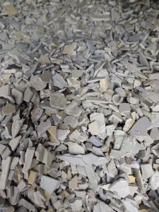 出售合金电表箱破碎料，灰白色，冲击8-9个