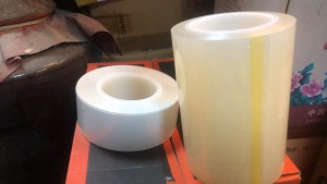出售pet膜,手机屏幕下来的,有部分是带胶的,现货30吨