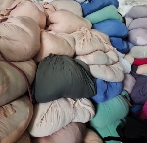 长期出售锦纶废布，氨纶废布，按材质分类，没有分颜色，现货有200多吨，货在广东江门