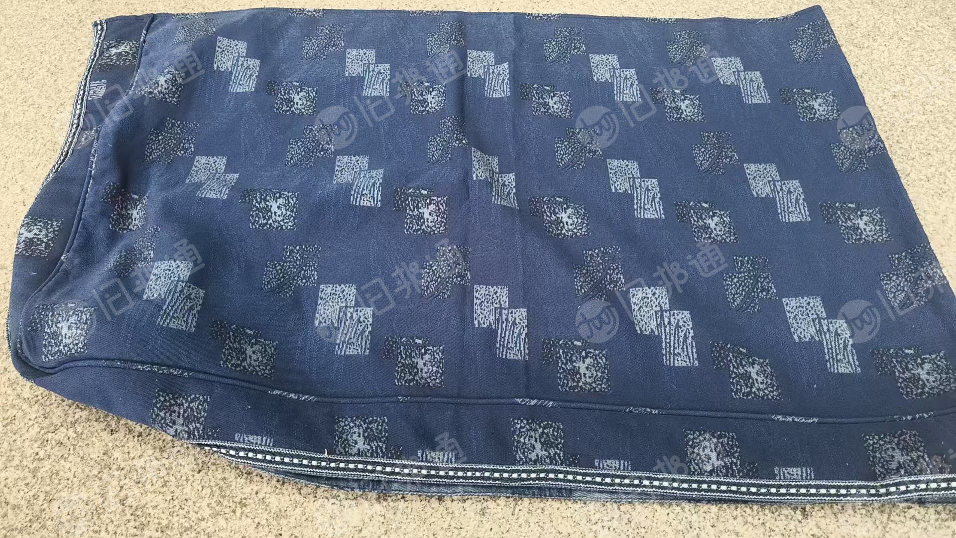 长期出售火车上淘汰下来的报废物品,纺织废料,枕芯棉,硬卧具,座椅套,旧窗帘等,今年会有180吨货